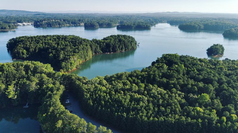 Lake Lanier For Easygoing Waterfront Time