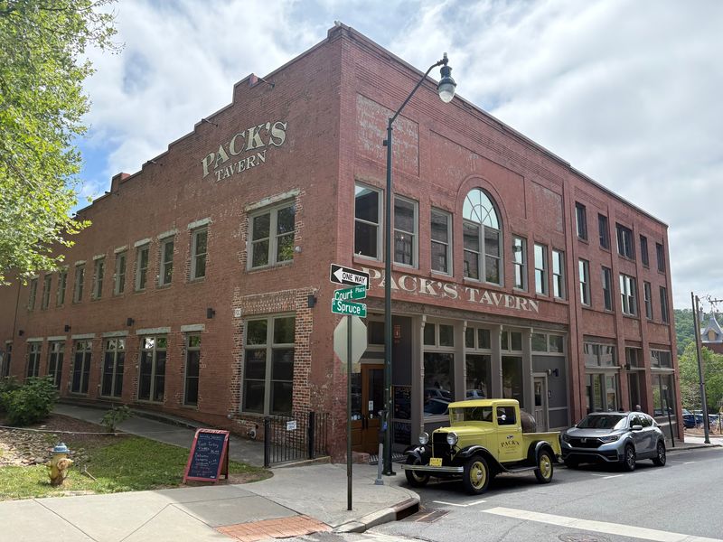 Pack's Tavern, Asheville