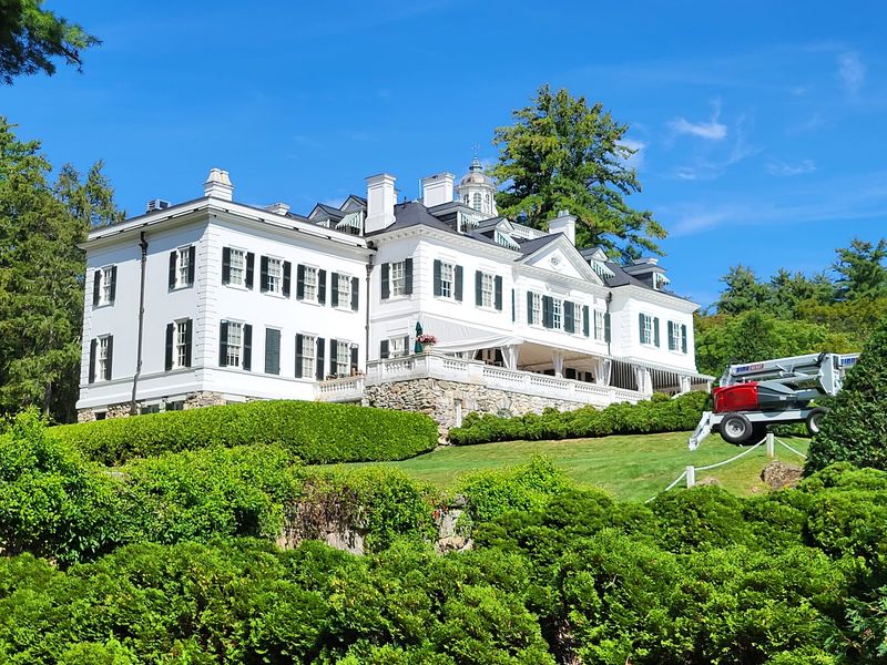 Lenox Turns a Dog Road Trip Into a Berkshire Stroll