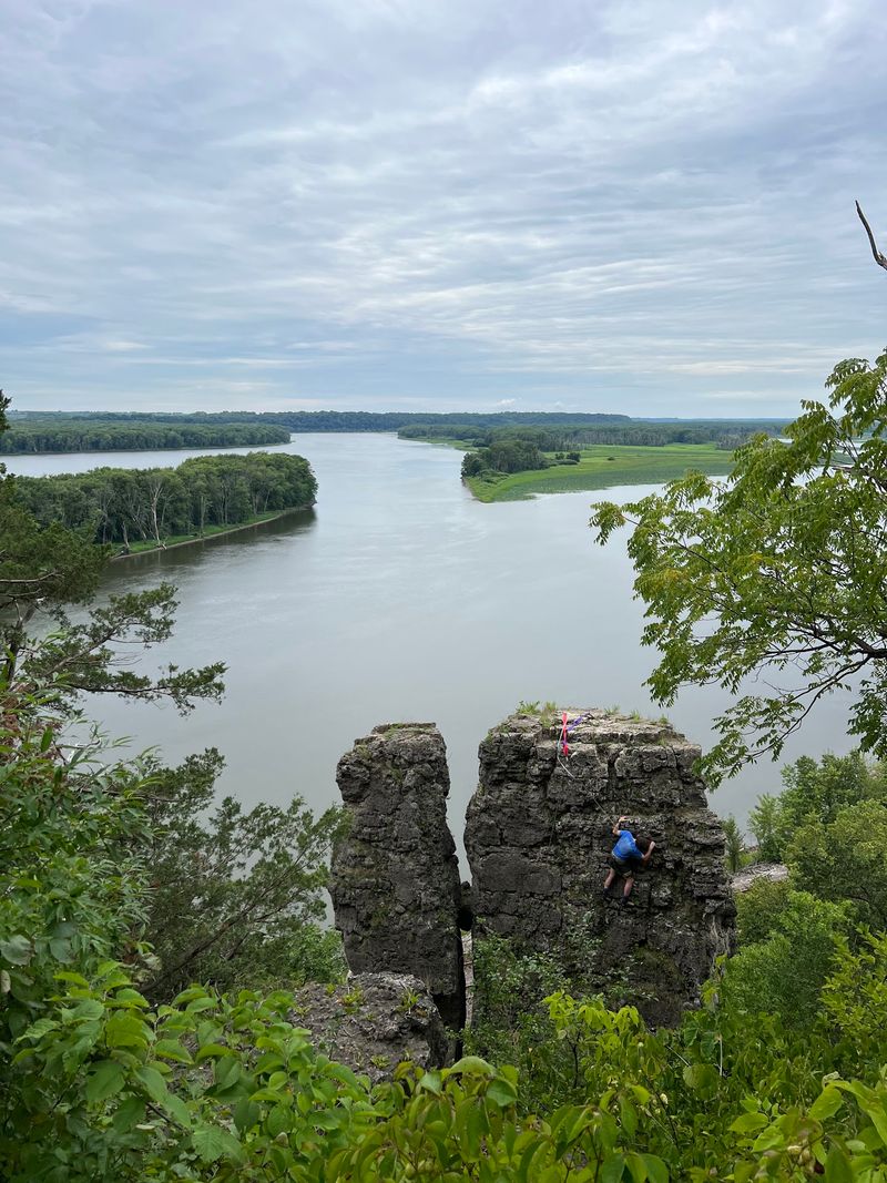 Mississippi Palisades State Park and Savanna