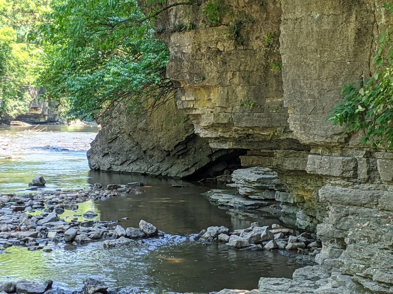 Kankakee River State Park Combines Trails and River Scenery