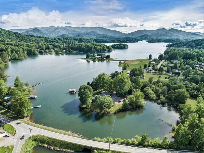 Lake Chatuge For Mountain And Water Views