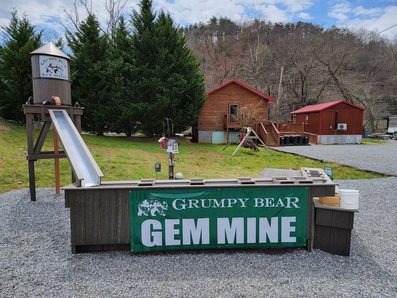Grumpy Bear Campground & Gem Mine - Bryson City
