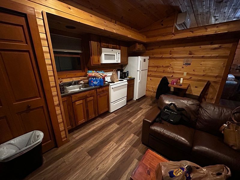 Shawnee Forest Cabins Brings Dogs Into Southern Illinois