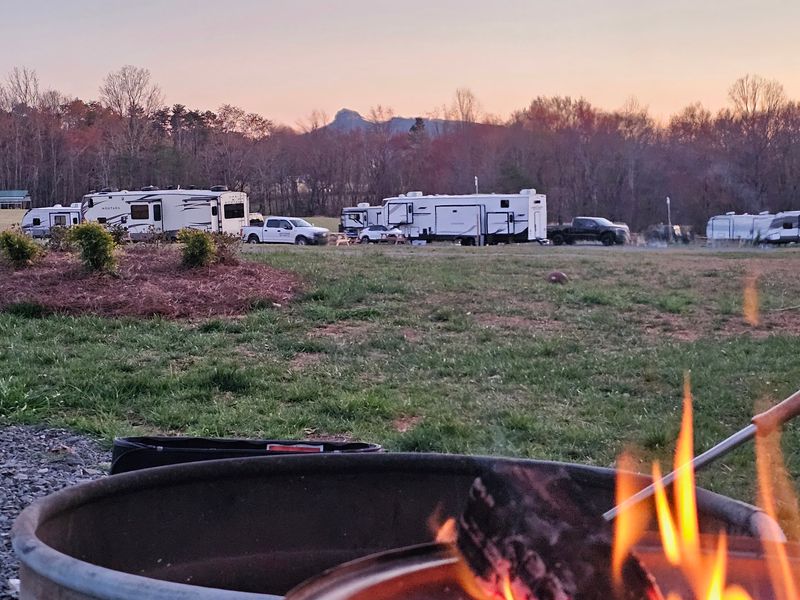 Black Dog Acres RV Park - Pilot Mountain