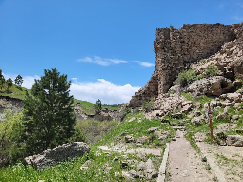 Ruins and Rimrock at Castlewood Canyon