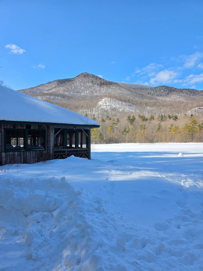 Stop in Manchester for Mountain Views and Local Charm