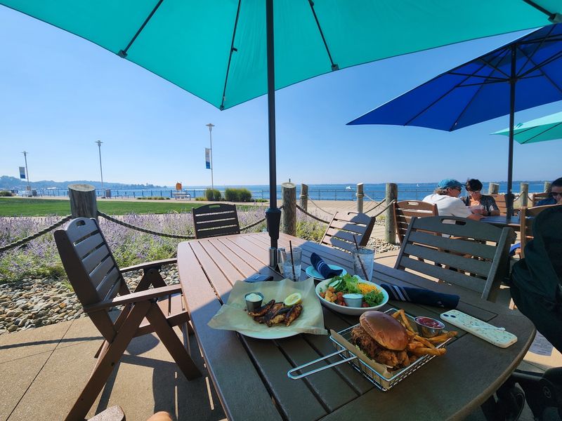 Shoreline Bar & Grille - Erie