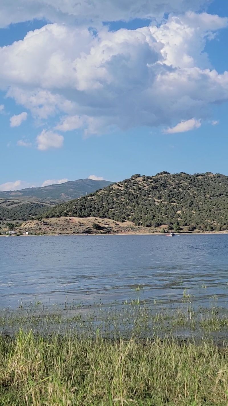 Rockport Reservoir For A Relaxed Mountain Setting