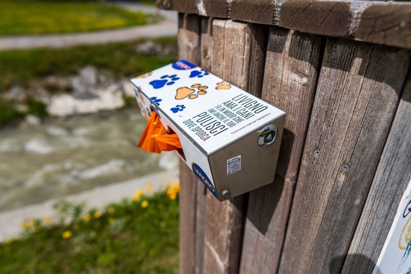 A Small Waste-Bag Holder