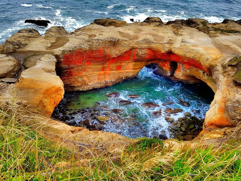 Devils Punchbowl State Natural Area, Otter Rock