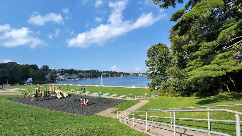 Lake Hopatcong, Landing