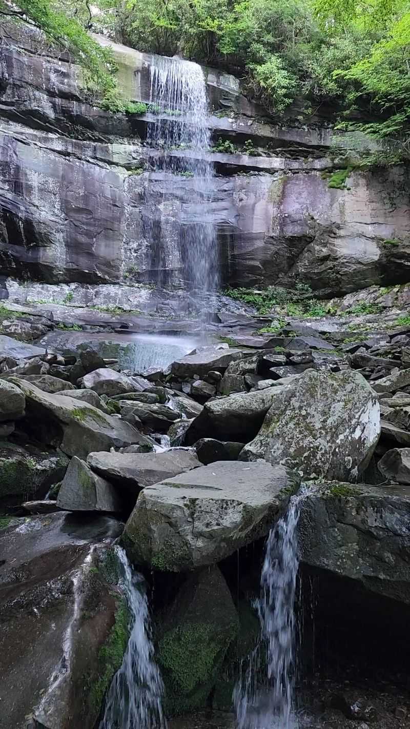 Rainbow Falls Trail