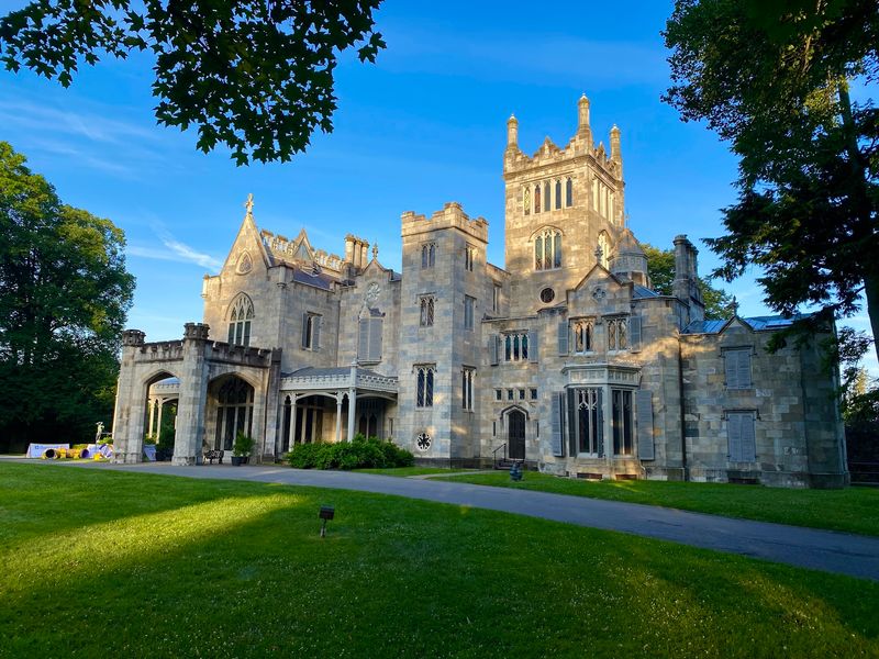 Lyndhurst Mansion, Tarrytown: Storybook Towers and Picnic Lawns