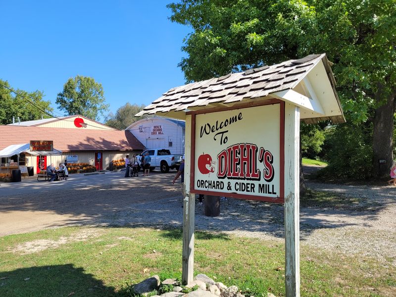 Diehl's Orchard & Cider Mill, Holly