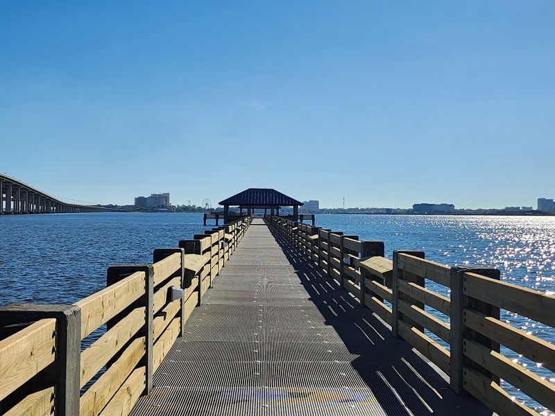 Alton: Footbridge to the Mighty Mississippi