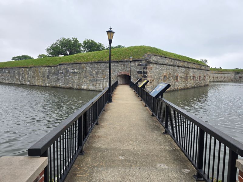 Fort Monroe Seawall Trail, Hampton