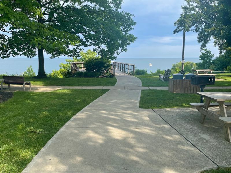 Lakefront Lodge: A Short Walk With a Wide Horizon