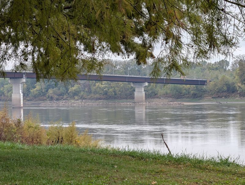 Hermann: Riverfront Trail and Historic Downtown