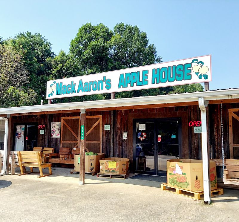 Mack Aaron's Apple House: Ask Before Arriving