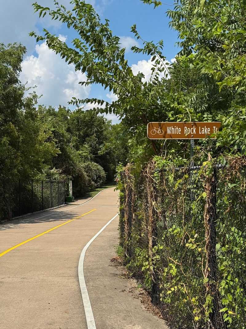 Follow a Neighborhood Ribbon on Santa Fe Trail